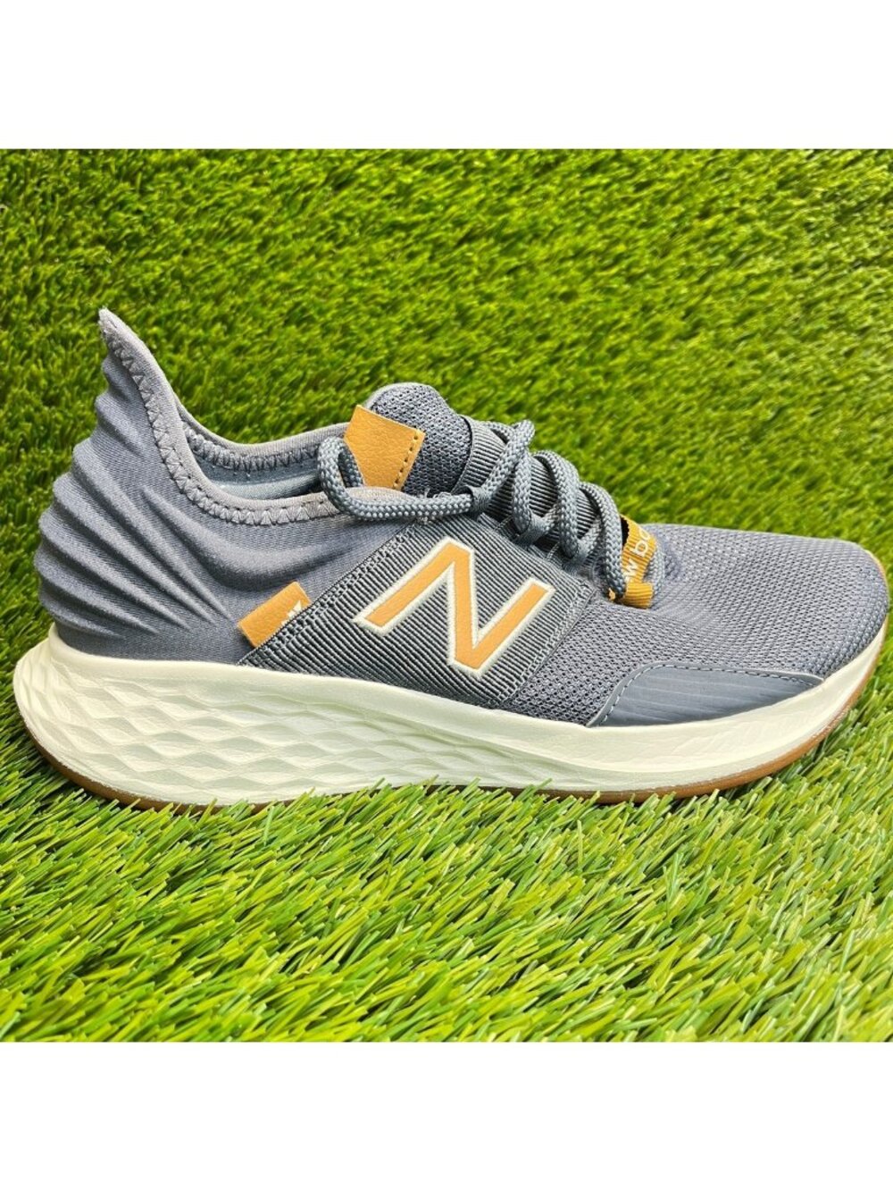 New Balance Fresh Foam Roav Womens Size 8 Gray Athletic Running Shoes Sneakers